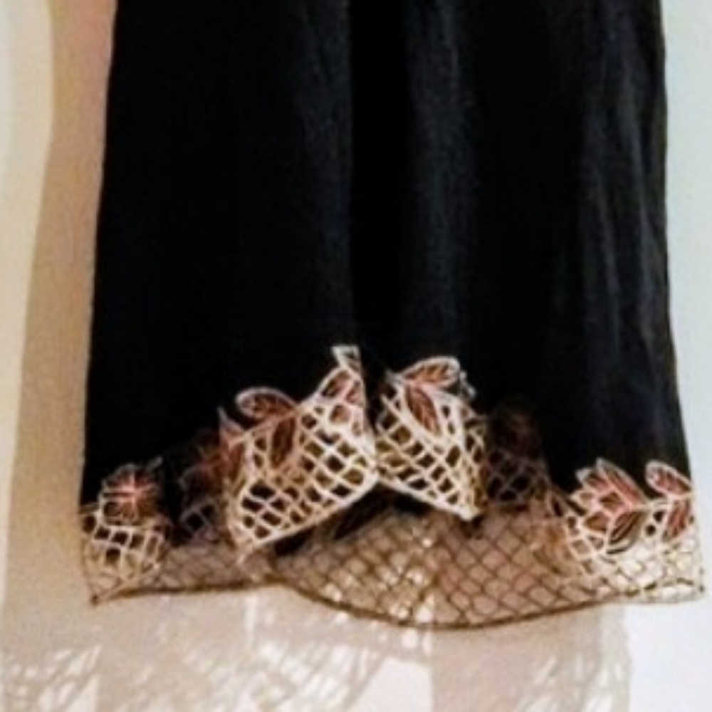 Boho Design BCBGMaxAzria Black Top with Beige Accents - Picture 3 of 4
